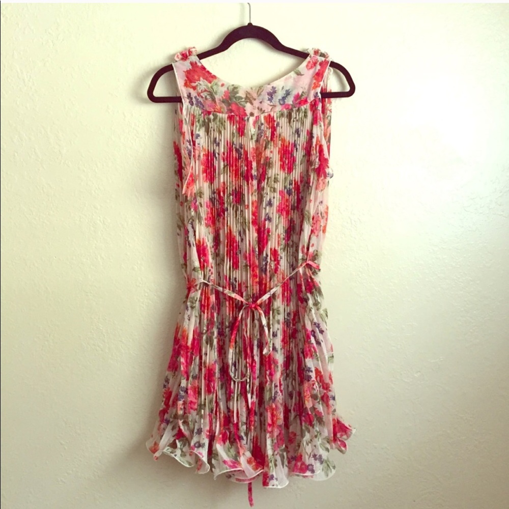 NWOT 🌷 Pleated Dress